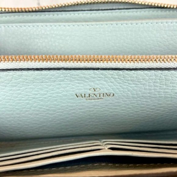 Valentino ROCKSTUD Garavani ZIPPY Zip around  long WALLET GREAT! - Picture 7 of 16